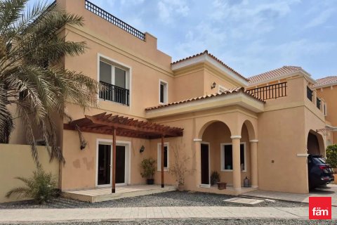 Villa in Dubai, UAE 5 bedrooms, 674 sq.m. № 648000 - photo 2