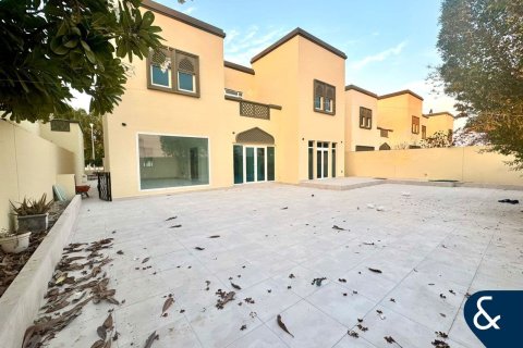 Vila v Jumeirah Park, Dubai, SAE 3 spálne, 510 m2 č. 670978 - Fotografia 1