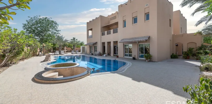 Villa em Arabian Ranches, Dubai, EAU 7 quartos, 2044 m2 № 649680