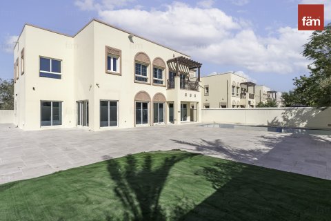 Villa te koop in Dubai, VAE 5 slaapkamers, 634.4 vr.m., nr 661829 - foto 1