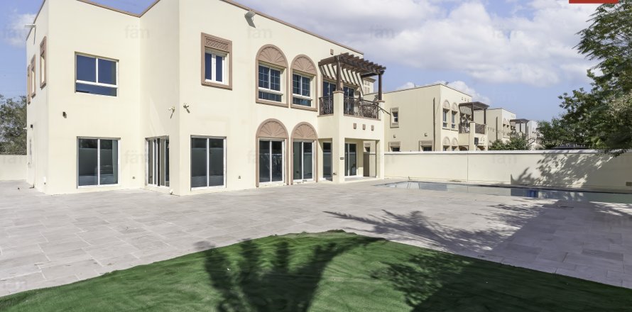 Villa in Dubai, VAE 5 slaapkamers, 634.4 vr.m. nr 661829