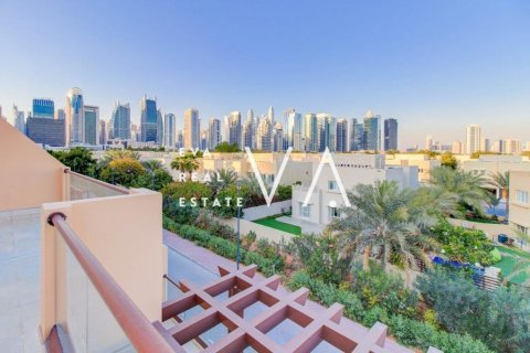 阿联酋 Dubai Jumeirah 待售 : 4 卧, 216 平方米 , 编号637684 - 照片 1