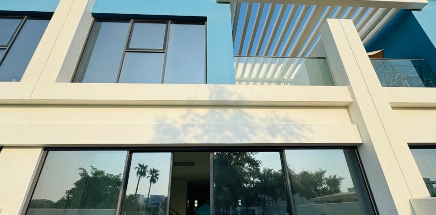 Таунхаус в Дубай, ОАЕ 4 спальні, 211.5м2 № 668758