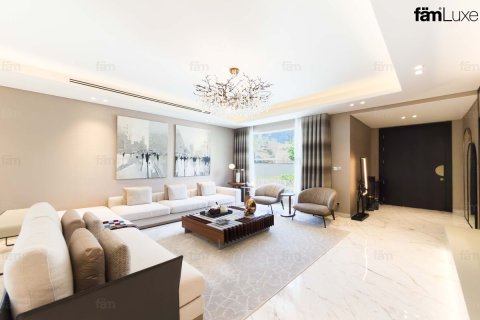 Villa in Dubai, UAE 4 bedrooms, 689.9 sq.m. № 709854 - photo 2