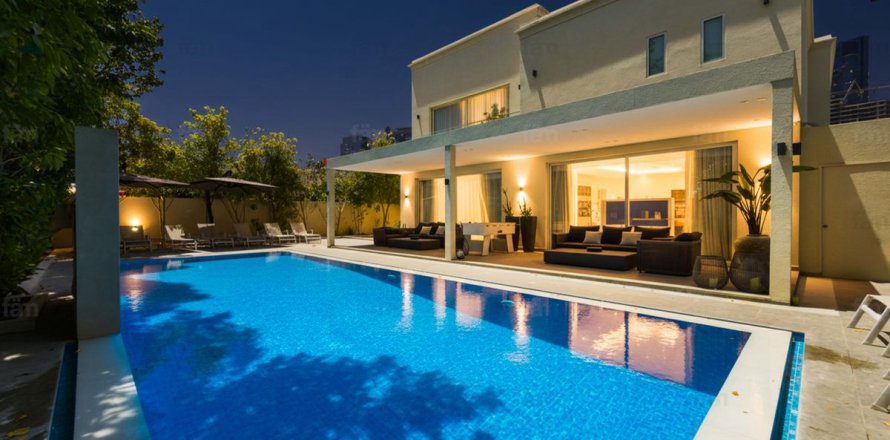 Villa in Dubai, UAE 4 bedrooms, 689.9 sq.m. № 709854