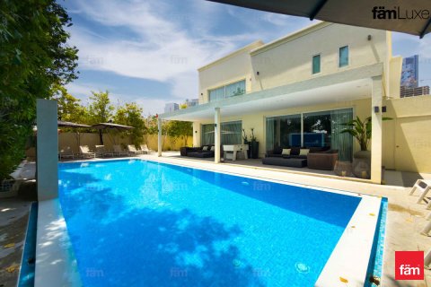 Villa in Dubai, UAE 4 bedrooms, 689.9 sq.m. № 709854 - photo 28