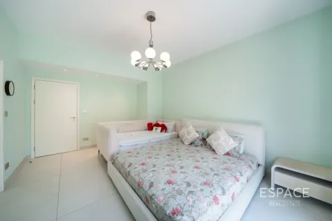 Villa in Meadows, Dubai, UAE 3 bedrooms, 320 sq.m. № 737789 - photo 16
