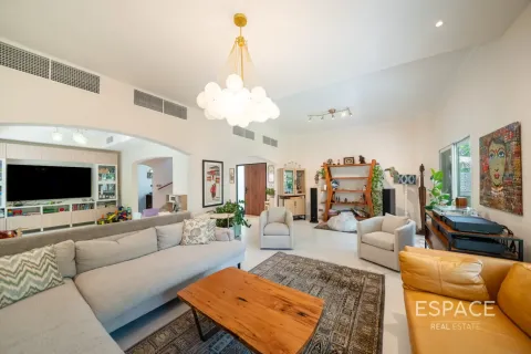 Villa in Meadows, Dubai, UAE 3 bedrooms, 320 sq.m. № 737789 - photo 5