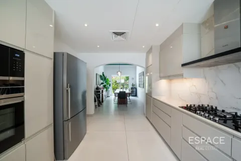 Villa in Meadows, Dubai, UAE 3 bedrooms, 320 sq.m. № 737789 - photo 7