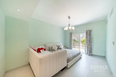 Villa in Meadows, Dubai, UAE 3 bedrooms, 320 sq.m. № 737789 - photo 15