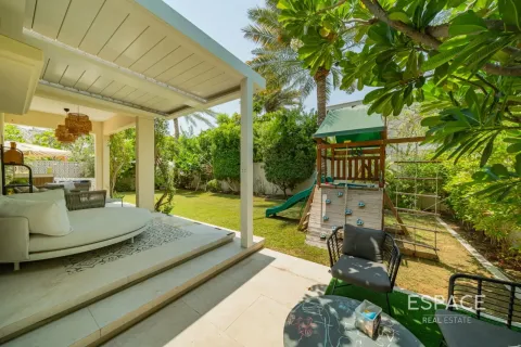 Villa in Meadows, Dubai, UAE 3 bedrooms, 320 sq.m. № 737789 - photo 19