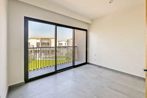 Townhouse sa Dubai Land, Dubai, UAE 4 silid-tulugan, 256 sq.m. № 721739 - larawan 2