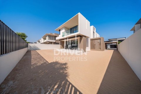Villa in Jebel Ali, Dubai, UAE 4 bedrooms, 629.98 sq.m. № 744831 - photo 1