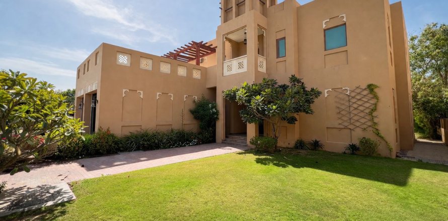 Vilă în Al Furjan, Dubai, EAU 4 dormitoare, 713.7 mp.  №699786