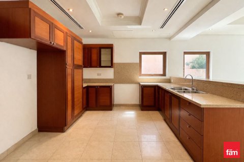 Vilă de închiriat în Al Furjan, Dubai, EAU 4 dormitoare, 713.7 mp. №699786 - poză 11