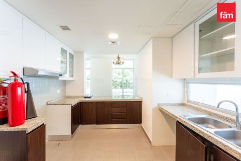 Üürile anda villa asukohaga Dubai, AÜE: 3 magamistoaga, 291.7 m² Nr 699784 - pilt 19