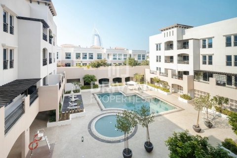 Umm Suqeim, Dubai, UAE의 임대용 아파트 침실 2개, 131제곱미터 번호 655571 - 사진 1