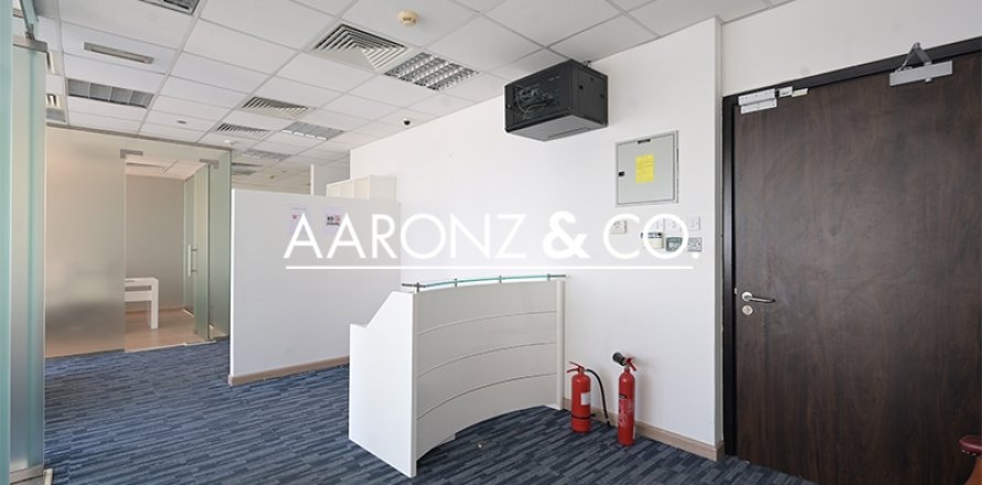 Birojs Jumeirah Lake Towers, Dubaijā, AAE 86 m2 Nr. 685650