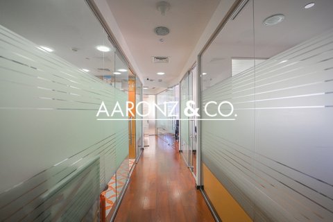 Birojs Jumeirah Lake Towers, Dubaijā, AAE 84 m2 Nr. 685651 - attēls 4