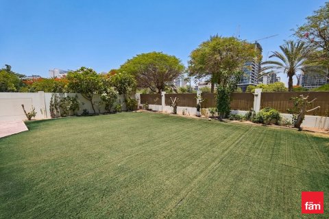 Villa en alquiler en Dubai, EAU 4 dormitorios, 501.5 m2 № 715162 - foto 1