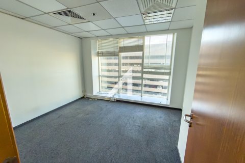 Office in Sheikh Zayed Road, Dubai, UAE 107 sq.m. № 680382 - photo 6