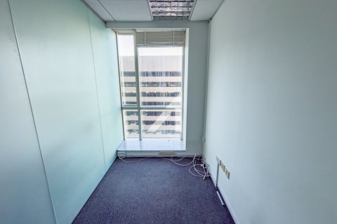 Office in Sheikh Zayed Road, Dubai, UAE 107 sq.m. № 680382 - photo 4
