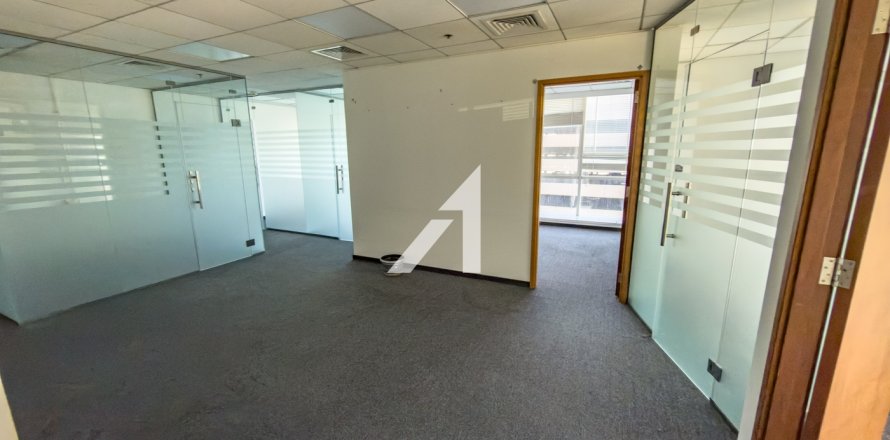Office in Sheikh Zayed Road, Dubai, UAE 107 sq.m. № 680382