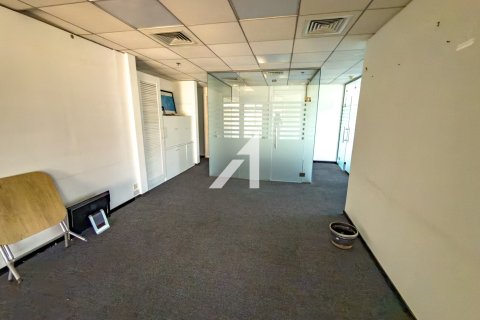 Office in Sheikh Zayed Road, Dubai, UAE 107 sq.m. № 680382 - photo 9