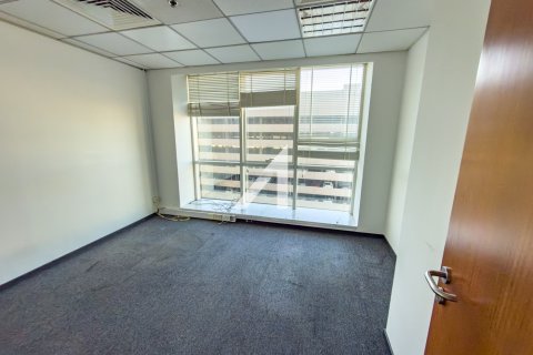 Office in Sheikh Zayed Road, Dubai, UAE 107 sq.m. № 680382 - photo 7