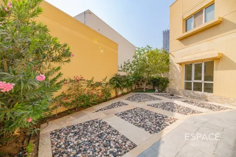 Huvila Meadows, Dubai, Arabiemiraatit 4 makuuhuonetta, 353 m2 № 650032 - kuva 3