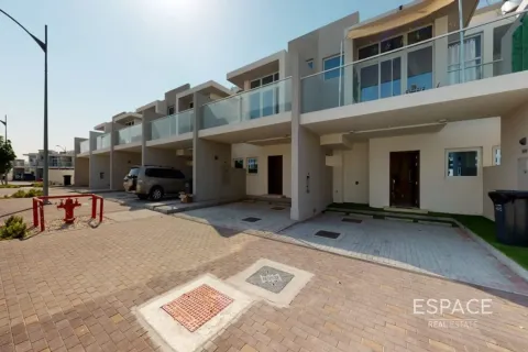 Dubai, संयुक्त अरब अमीरात में टाउनहाउस, 3 बेडरूम, 112 वर्ग मीटर, संख्या 650056 - फ़ोटो 1