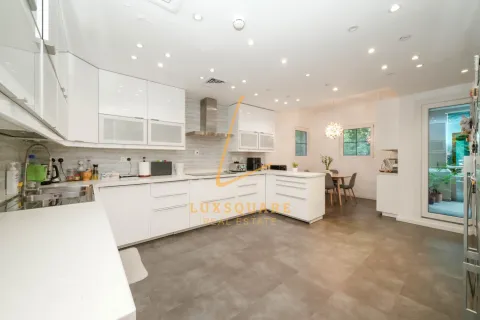 Huoneisto Green Community, Dubai, Arabiemiraatit 3 makuuhuonetta, 244 m2 № 658753 - kuva 4