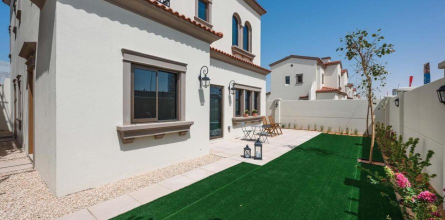 Villa em Khalifa City, Abu Dhabi, EAU 4 quartos, 486 m2 № 652761