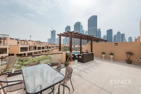 Adosado en alquiler en Jumeirah Islands, Dubai, EAU 4 dormitorios, 217 m2 № 650235 - foto 1