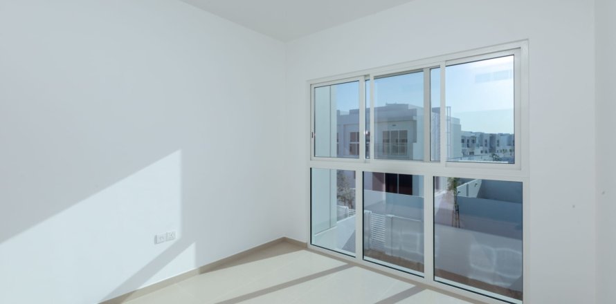 Apartamento en Mudon, Dubai, EAU 3 dormitorios, 143 m² № 722192