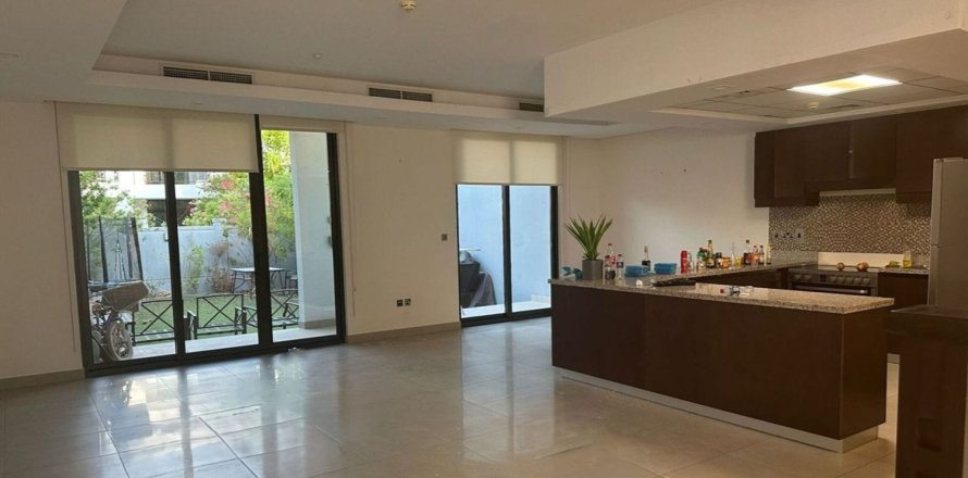 Adosado en Motor City, Dubai, EAU 3 dormitorios, 239 m² № 722191