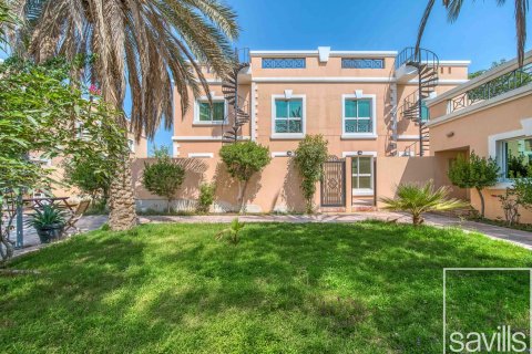 Vila u Umm Suqeim, Dubai, UAE 4 spavaćih soba, 1840.04 m2 Br. 747799 - fotografija 10