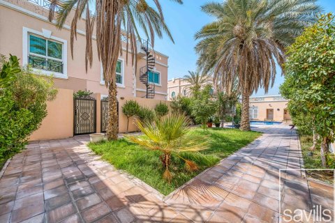 Vila u Umm Suqeim, Dubai, UAE 4 spavaćih soba, 1840.04 m2 Br. 747799 - fotografija 9
