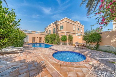 Vila u Umm Suqeim, Dubai, UAE 4 spavaćih soba, 1840.04 m2 Br. 747799 - fotografija 1