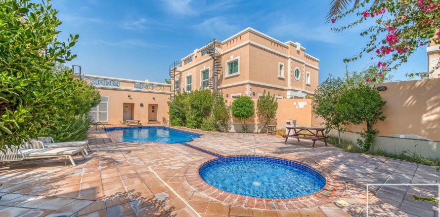 Vila u Umm Suqeim, Dubai, UAE 1840.04 m2, 4 spavaćih soba Br. 747799