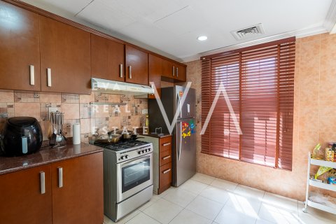 Villa in Meadows, Dubai, UAE 2 bedrooms, 178.74 sq.m. № 637585 - photo 4