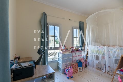 Villa in Meadows, Dubai, UAE 2 bedrooms, 178.74 sq.m. № 637585 - photo 10