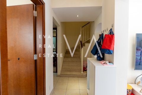 Villa in Meadows, Dubai, UAE 2 bedrooms, 178.74 sq.m. № 637585 - photo 7