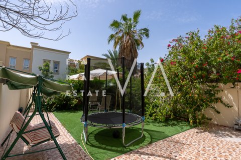 Villa in Meadows, Dubai, UAE 2 bedrooms, 178.74 sq.m. № 637585 - photo 16