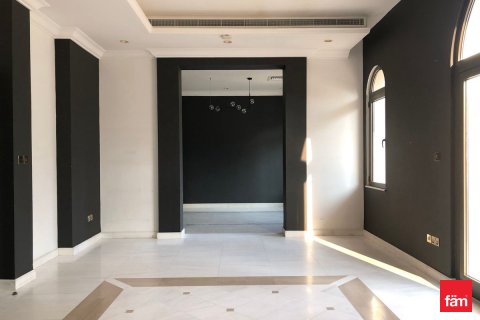 Villa te huur in Palm Jumeirah, Dubai, VAE 6 slaapkamers, 1241.6 vr.m., nr 679777 - foto 7