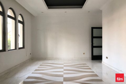 Villa te huur in Palm Jumeirah, Dubai, VAE 6 slaapkamers, 1241.6 vr.m., nr 679777 - foto 5