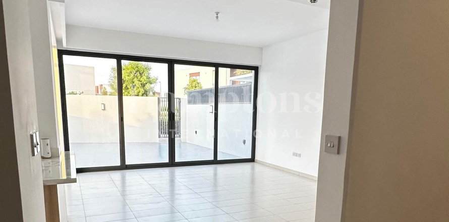 Villa em Dubai Land, Dubai, EAU 4 quartos, 324.51 m2 № 651555