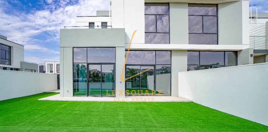 Kaupunkipientalo Al Furjan, Dubai, Arabiemiraatit 4 makuuhuonetta, 238 m2 № 660683