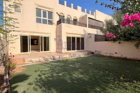Huvila Al Hamra Village, Ras Al Khaimah, Arabiemiraatit 3 makuuhuonetta, 197 m2 № 660682 - kuva 2