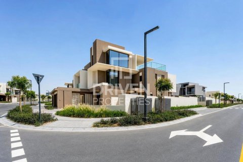 Villa in Jebel Ali, Dubai, UAE 4 bedrooms, 656.45 sq.m. № 744996 - photo 1